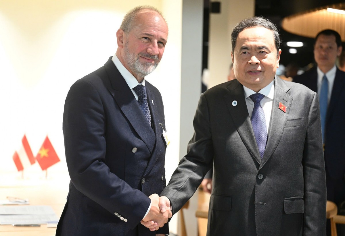 Chủ tịch Quốc hội gặp song phương bên lề hội nghị tại Thụy Sĩ