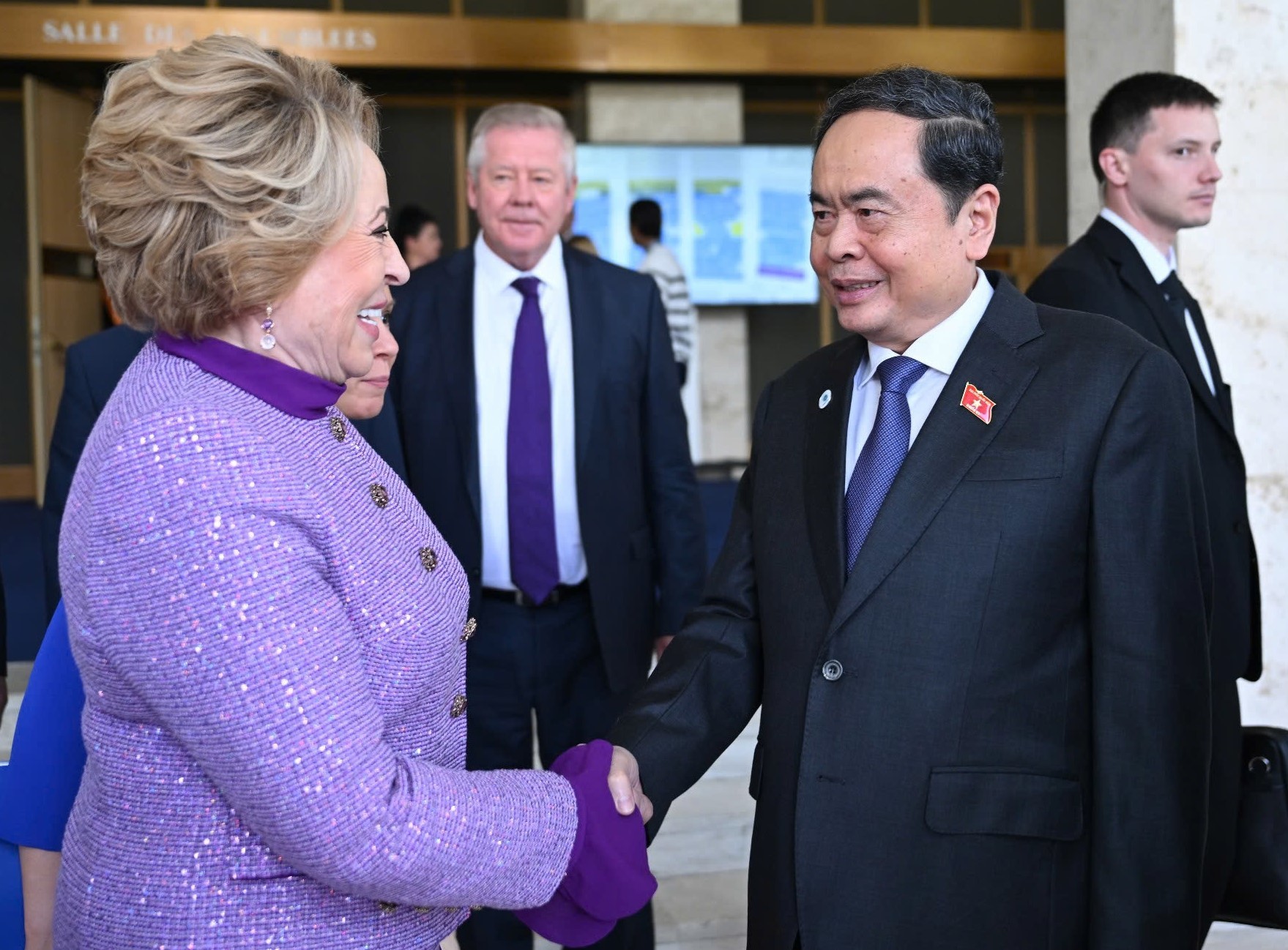 Chủ tịch Quốc hội gặp song phương bên lề hội nghị tại Thụy Sĩ