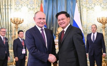 Ông Putin hội đàm với Chủ tịch nước Lào Thongloun Sisoulith