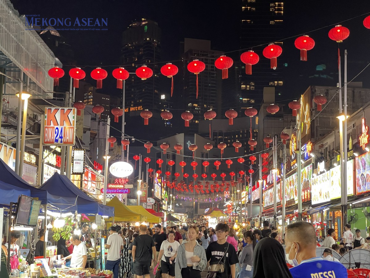 Khu phố ẩm thực đêm Jalan Alor. Ảnh: Thảo Ngân - Mekong ASEAN.