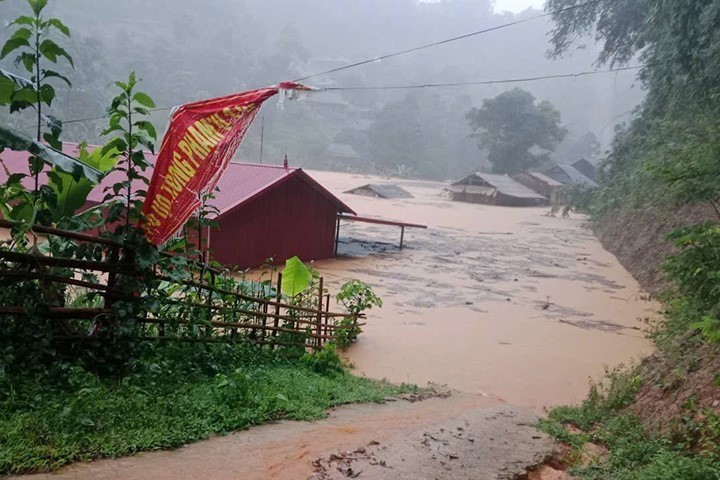 Phó Thủ tướng Trần Hồng Hà chỉ đạo khắc phục lũ quét, sạt lở đất ở Điện Biên
