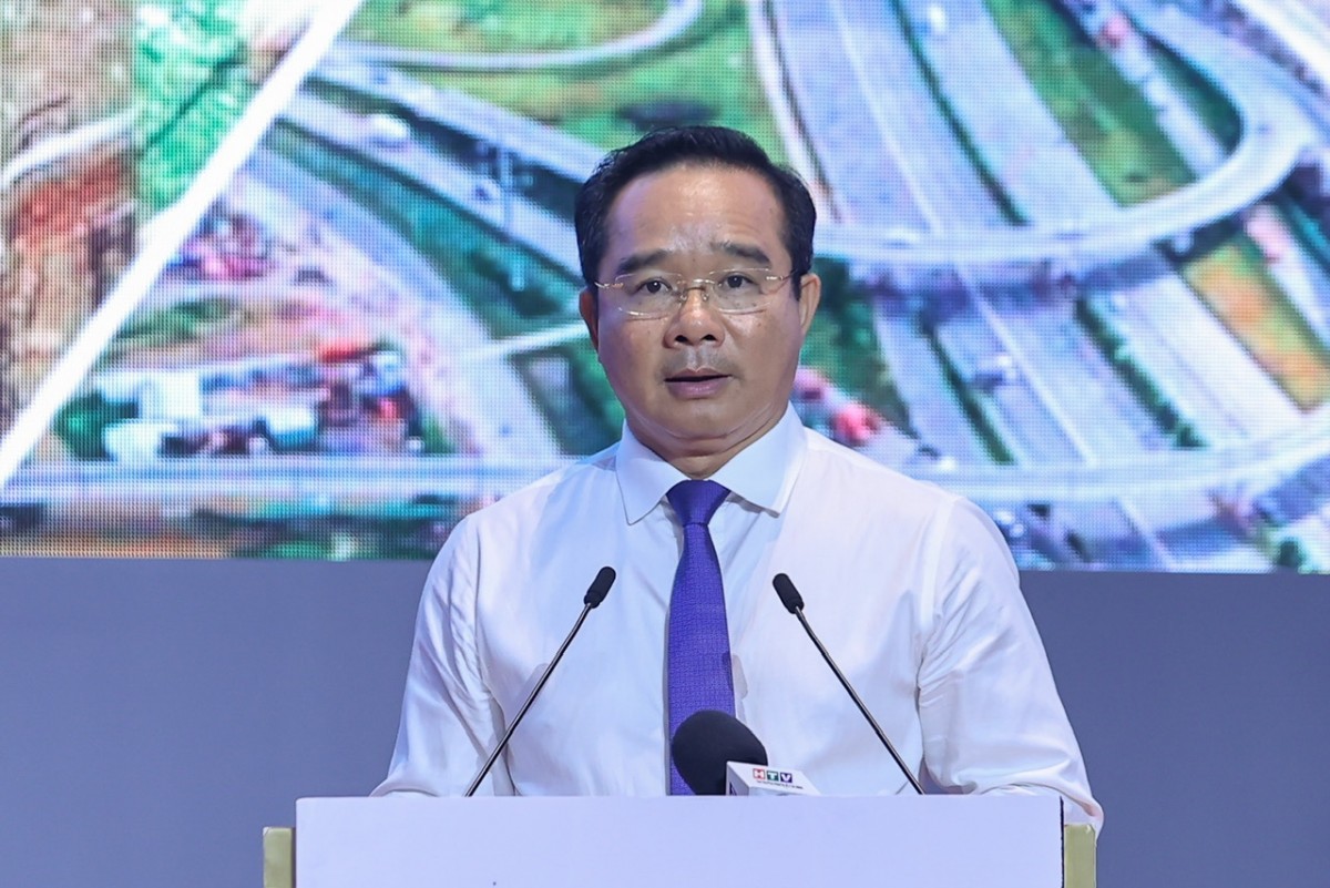 Chủ tịch UBND TPHCM Nguyễn Văn Được báo cáo tại hội nghị - Ảnh: VGP