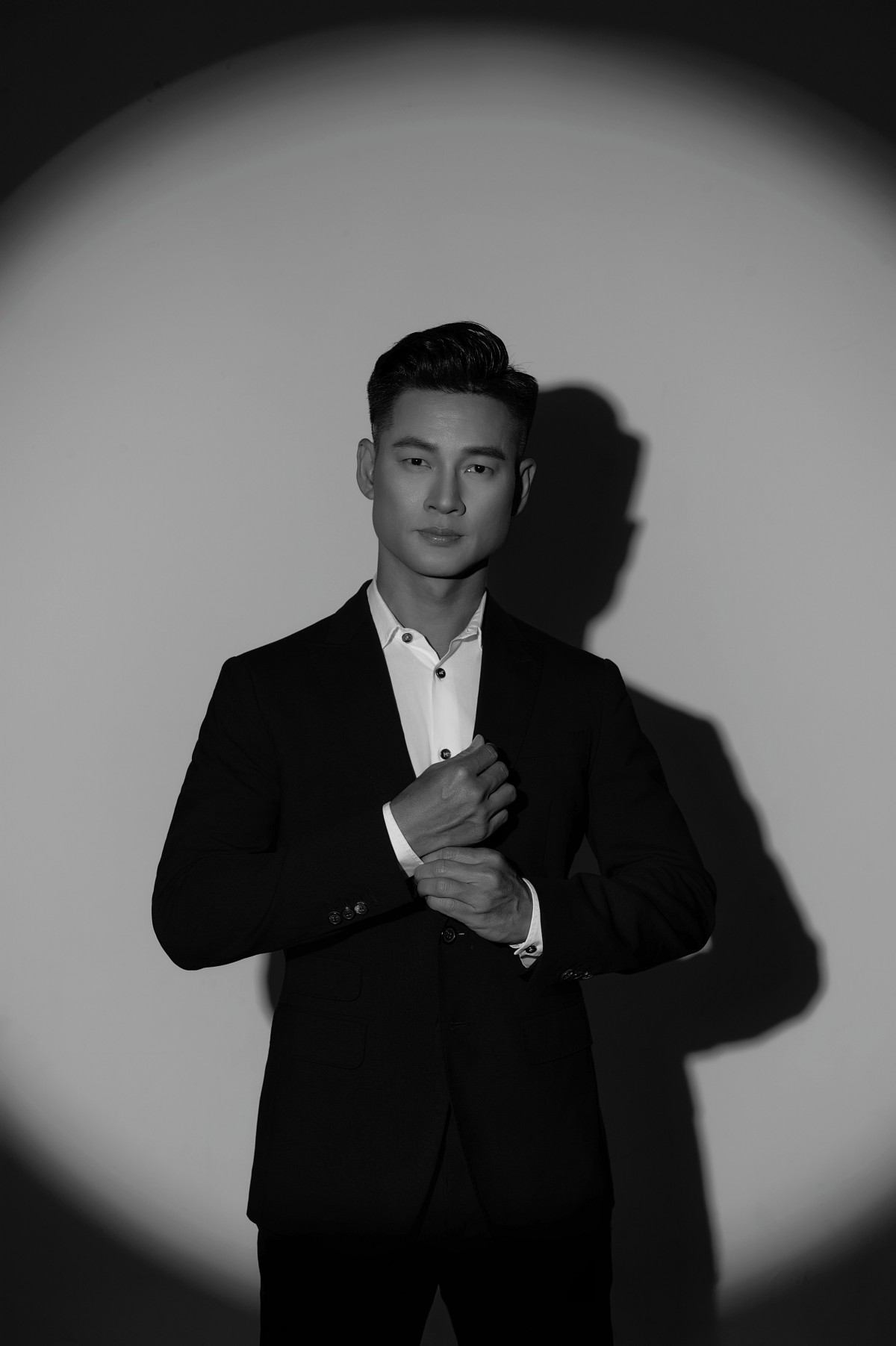 Ca sĩ Đức Tuấn làm mới siêu phẩm nhạc Việt trong đại nhạc hội T&T City Millennia