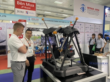 Nhiều công ty giới thiệu Robot, AI tại triển lãm công nghiệp toàn quốc