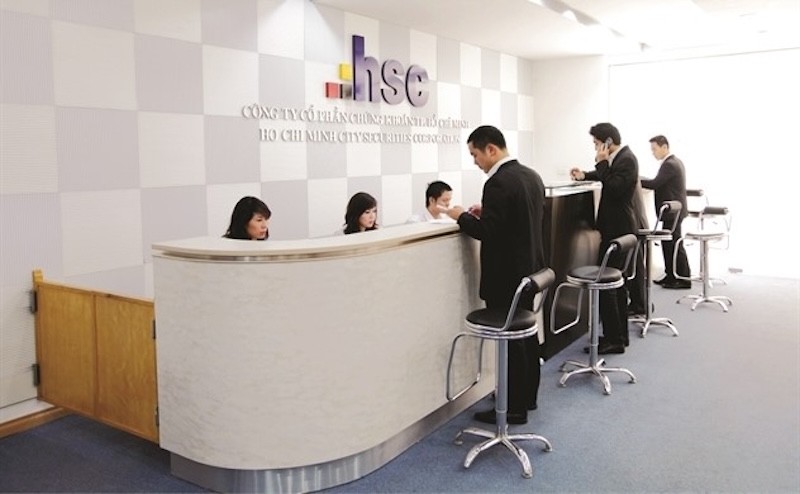 HFIC chuyển nhượng quyền mua cổ phiếu HCM giá thấp hơn 50% trên sàn