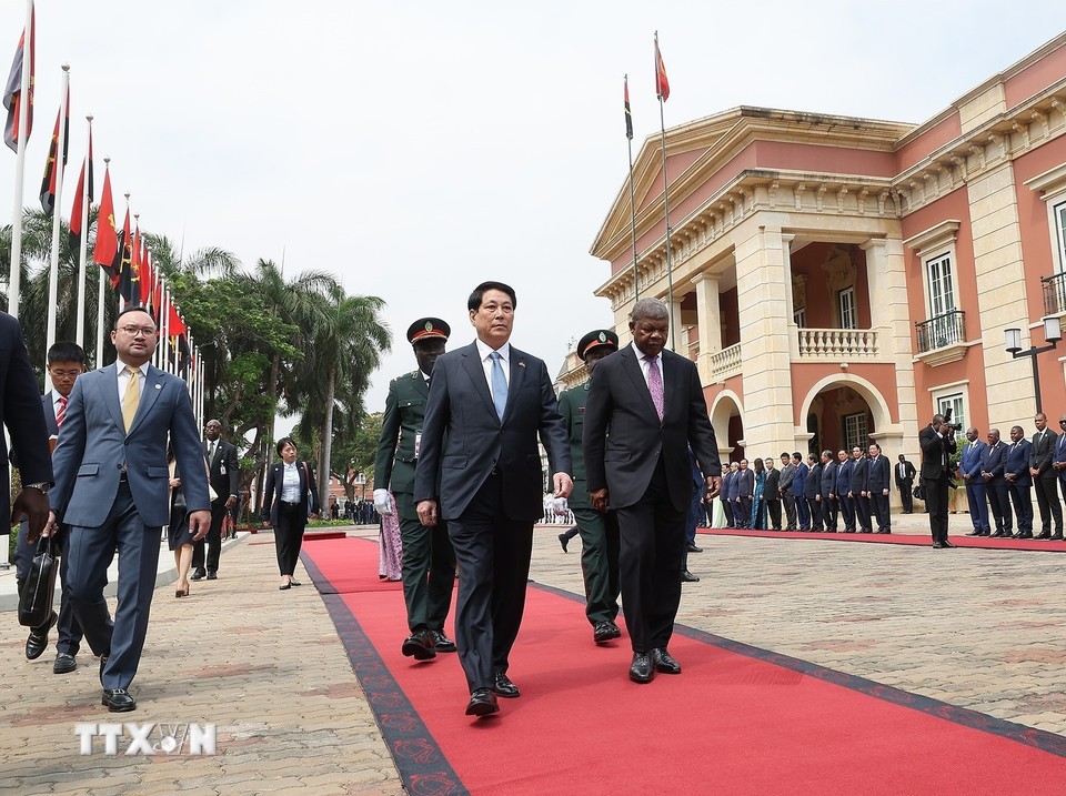 Angola đón Chủ tịch nước Lương Cường theo nghi thức cao nhất