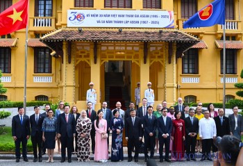 Lễ thượng cờ kỷ niệm 58 năm thành lập ASEAN tại Hà Nội