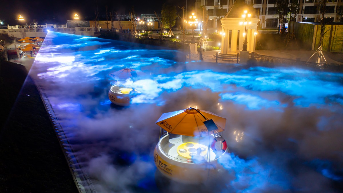 Vẻ đẹp siêu thực trên dòng sông ánh sáng tại 'Thành phố Thiên niên kỷ'