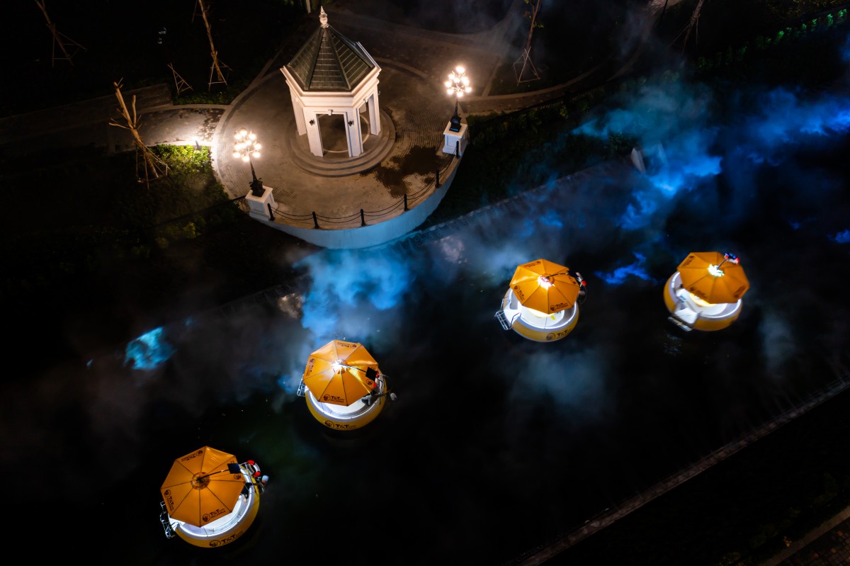 Vẻ đẹp siêu thực trên dòng sông ánh sáng tại 'Thành phố Thiên niên kỷ'