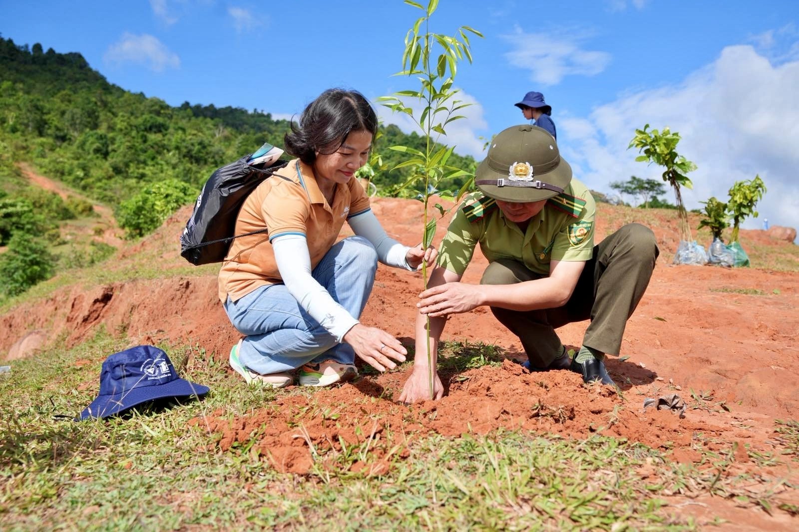 'Góp lá vá rừng': Vietnam Airlines chung tay phục hồi hệ sinh thái bền vững giữa đại ngàn Tây Bắc