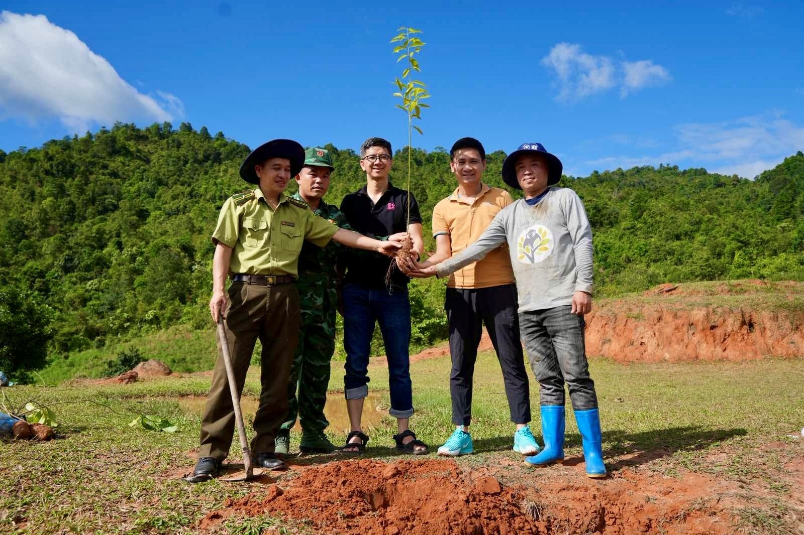 'Góp lá vá rừng': Vietnam Airlines chung tay phục hồi hệ sinh thái bền vững giữa đại ngàn Tây Bắc