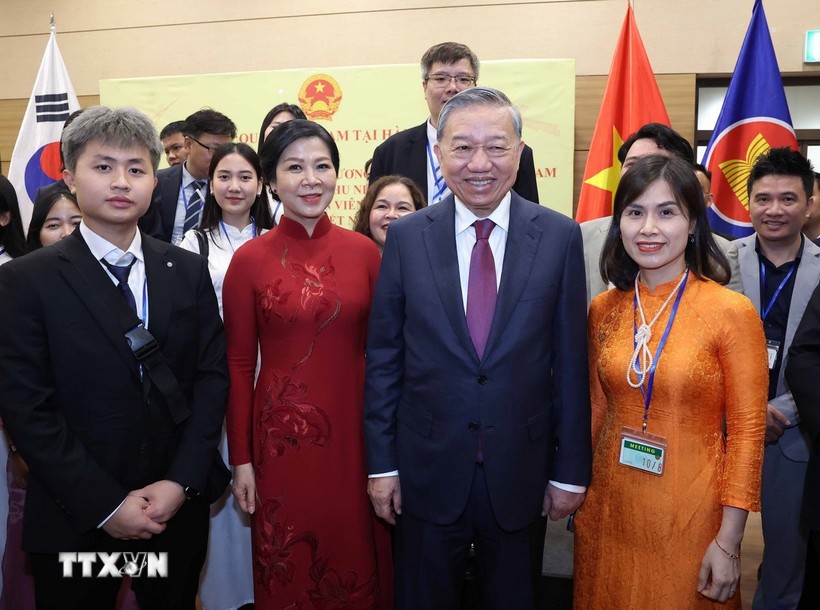 Tổng Bí thư dự lễ khánh thành tượng Chủ tịch Hồ Chí Minh tại Hàn Quốc