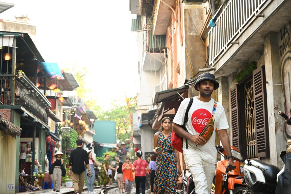 Thủ tướng: Phấn đấu tăng trưởng GDP đạt 8,3 - 8,5%, riêng dịch vụ, tiêu dùng tăng 12%