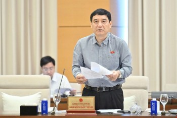 Đề nghị nghiên cứu từng bước miễn phí sách giáo khoa cho học sinh