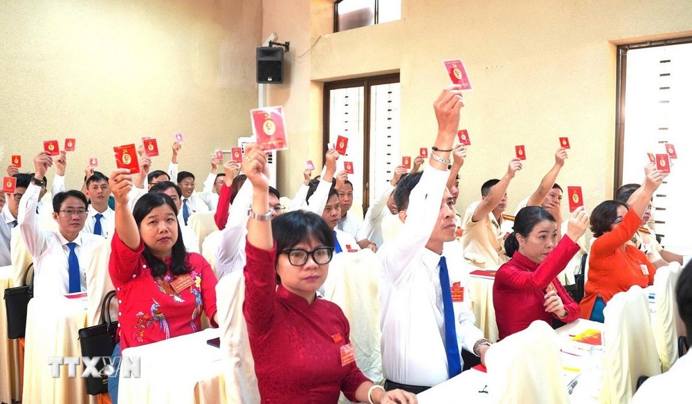 Ban Bí thư yêu cầu đổi thẻ đảng viên trong toàn Đảng