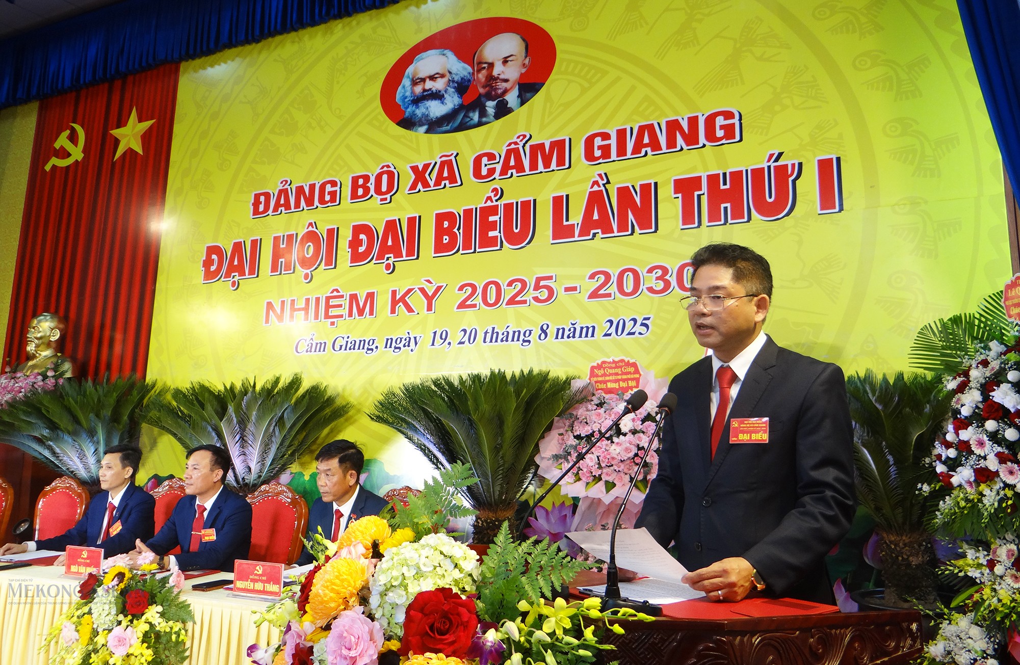 Ông Phạm Văn Mạnh, Bí thư Đảng ủy xã Cẩm Giang phát biểu tại đại hội.