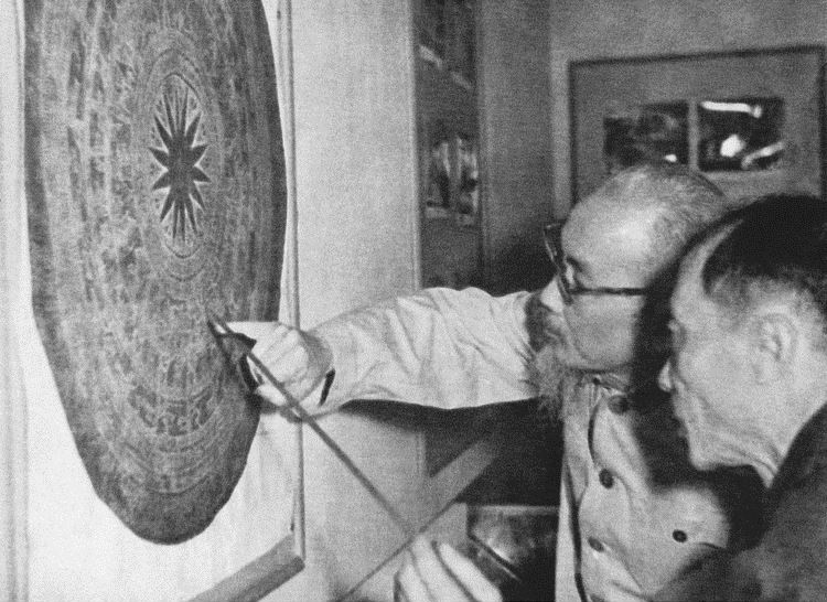 Chủ tịch Hồ Chí Minh thăm Viện Bảo tàng Lịch sử Việt Nam (1961). Ảnh tư liệu.