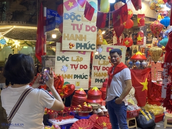 Thị trường thời trang, phụ kiện sôi động dịp kỷ niệm 80 năm Quốc khánh 2/9