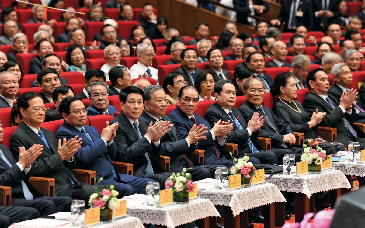 Tổng Bí thư chủ trì cuộc gặp mặt các thế hệ đại biểu Quốc hội