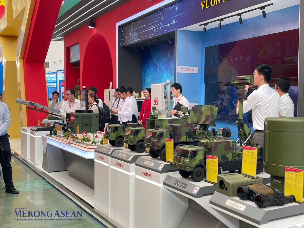 Không gian trưng bày của Bộ Quốc phòng tại triển lãm. Ảnh: Thảo Ngân/Mekong ASEAN.