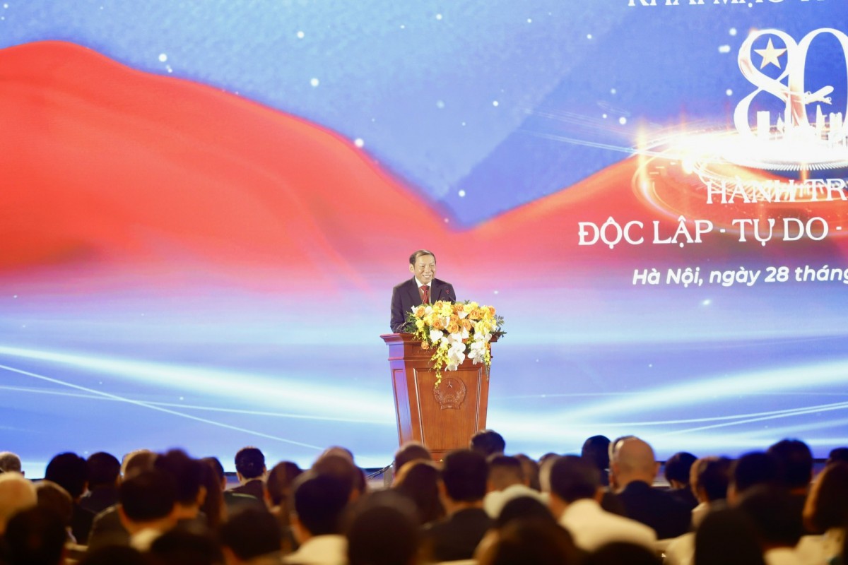 Bộ trưởng Bộ Văn hóa, Thể thao và Du lịch Nguyễn Văn Hùng phát biểu tại Lễ khai mạc Triển lãm - Ản