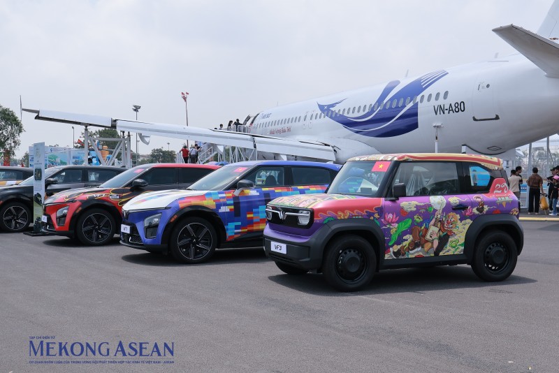 VinFast bàn giao lô xe đặc biệt Lạc Hồng cho Bộ Ngoại giao phục vụ A80