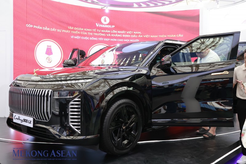 VinFast bàn giao lô xe đặc biệt 'Lạc Hồng' cho Bộ Ngoại giao phục vụ A80