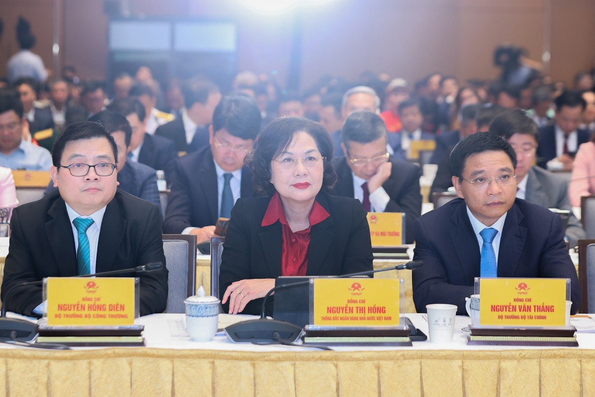 Bộ trưởng Bộ Công Thương Nguyễn Hồng Diên, Thống đốc Ngân hàng Nhà nước Nguyễn Thị Hồng, Bộ trưởng Bộ Tài chính Nguyễn Văn Thắng dự và phát biểu tại buổi gặp mặt - Ảnh: VGP