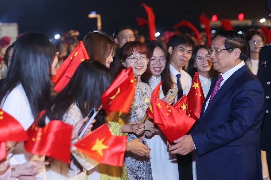 Thủ tướng bắt đầu tham dự Hội nghị thượng đỉnh SCO 2025 tại Trung Quốc