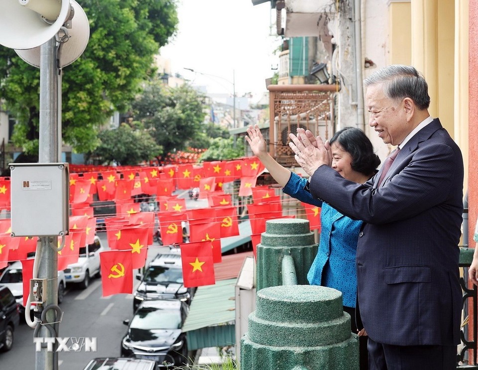 Tổng Bí thư dâng hương tại nơi Chủ tịch Hồ Chí Minh viết Tuyên ngôn Độc lập