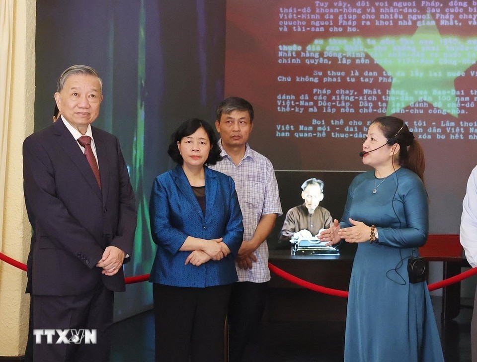 Tổng Bí thư dâng hương tại nơi Chủ tịch Hồ Chí Minh viết Tuyên ngôn Độc lập