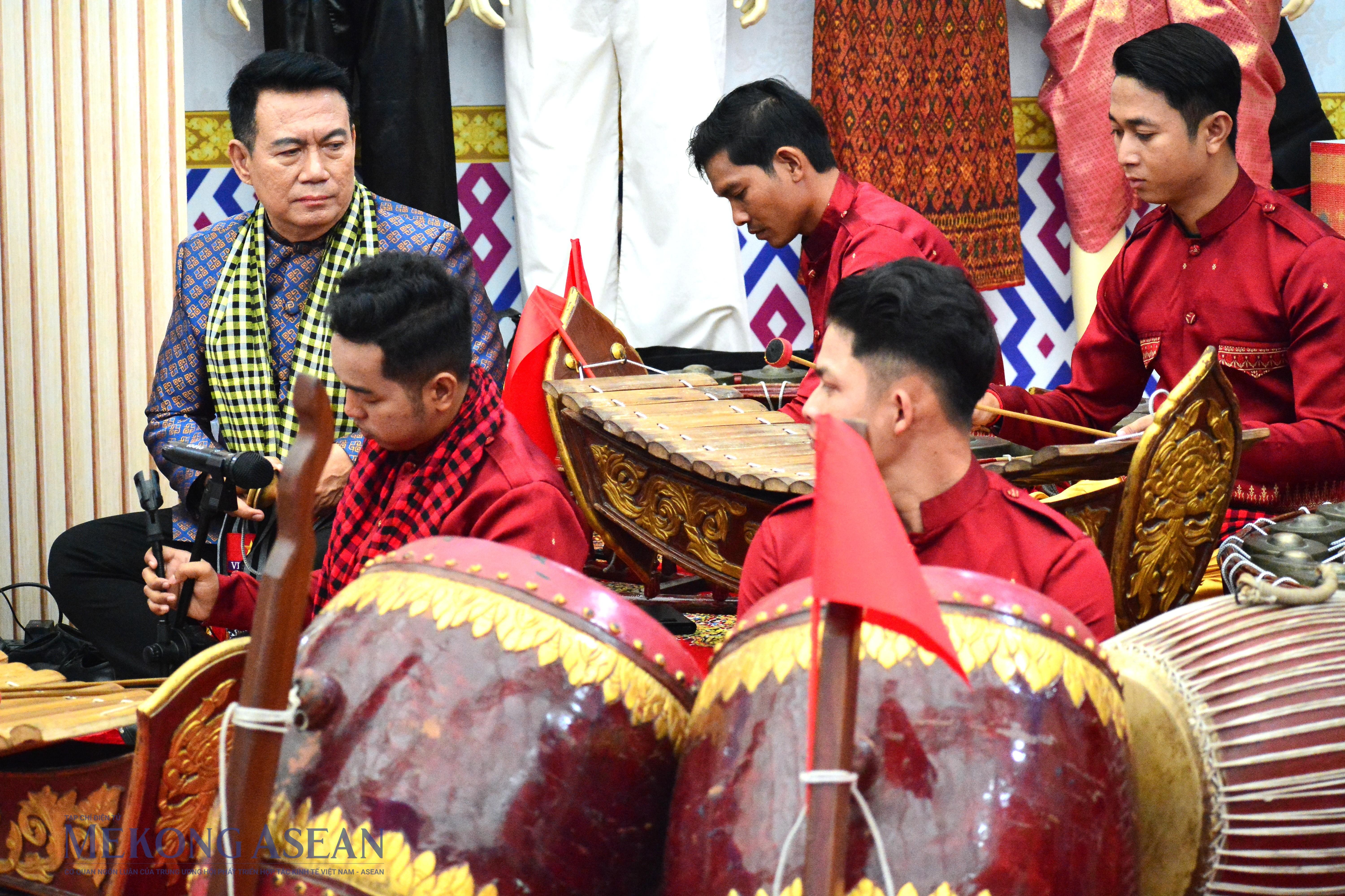 Ngân vang dáng hình sông nước miền Tây tại Triển lãm 80 năm đất nước