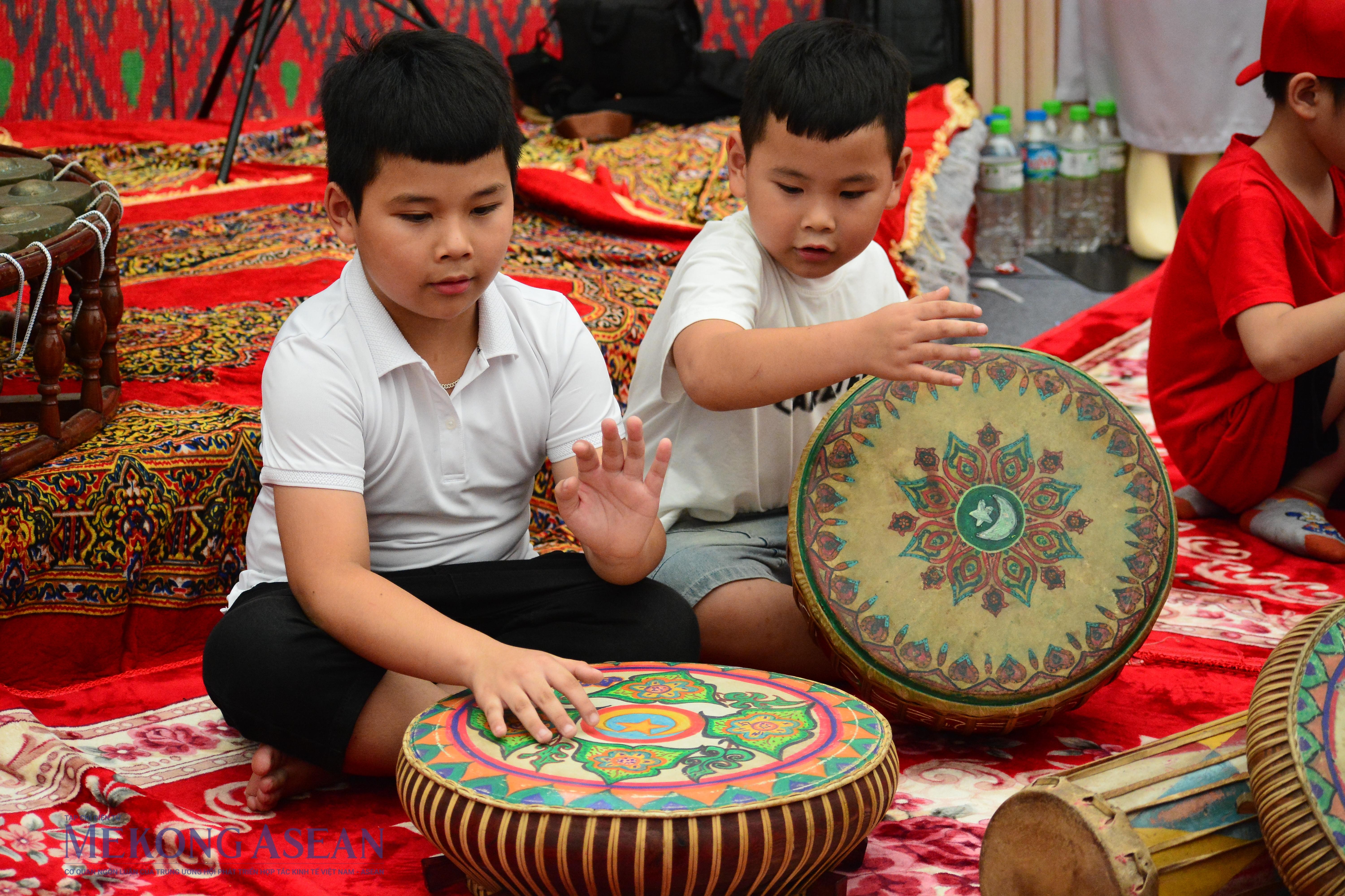 Ngân vang dáng hình sông nước miền Tây tại Triển lãm 80 năm đất nước