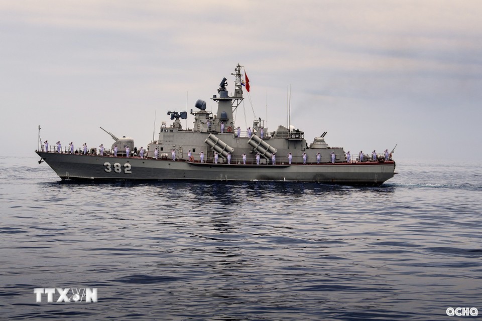 Biên đội tàu tên lửa tấn công nhanh 1241.8 tham gia diễu binh. Ảnh: 