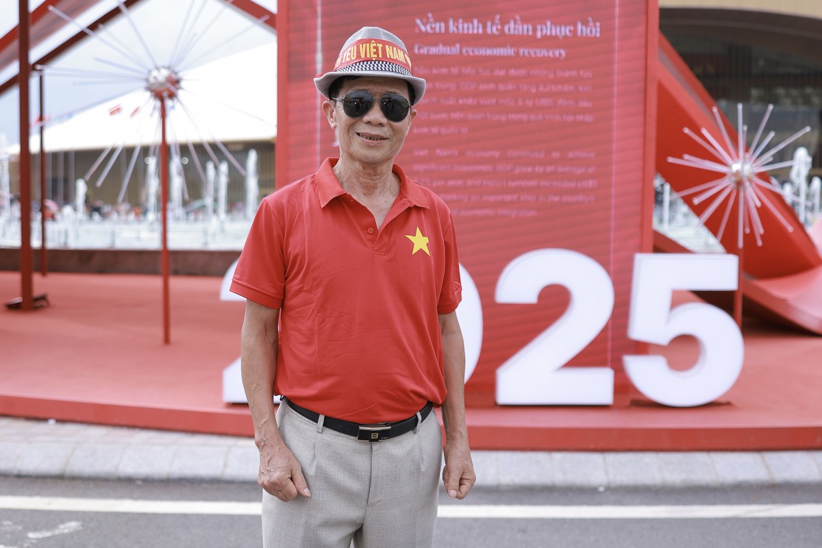 Trung tâm Triển lãm Việt Nam được “nhuộm đỏ” bởi triệu trái tim yêu nước