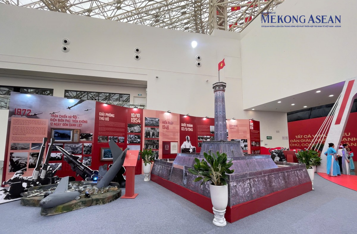 Kéo dài thời gian Triển lãm thành tựu Đất nước đến hết ngày 15/9