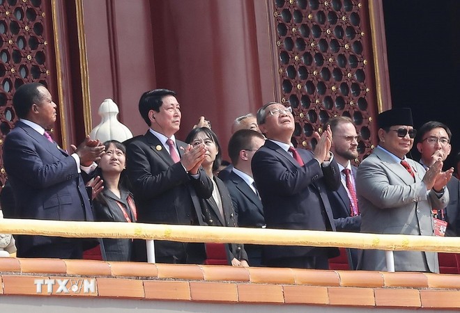 Chủ tịch nước Lương Cường cùng lãnh đạo các nước dự Lễ kỷ niệm 80 năm Chiến thắng phátxít của nhân dân thế giới trên Quảng trường Thiên An Môn.