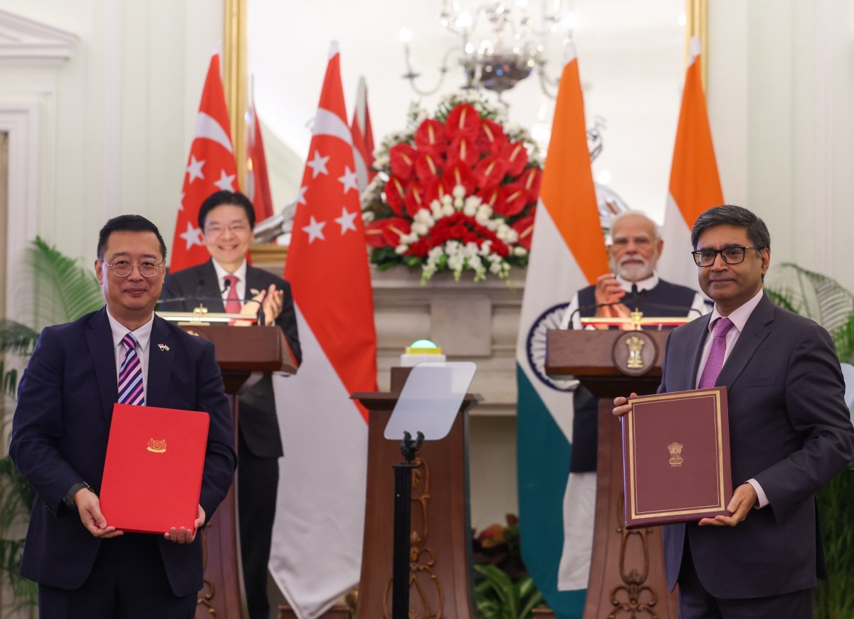 Thủ tướng Singapore Lawrence Wong và Thủ tướng Ấn Độ Narendra Modi chứng kiến lễ ký kết 5 MoU và trao đổi Tuyên bố chung về lộ trình hợp tác. Ảnh: X/@narendramodi