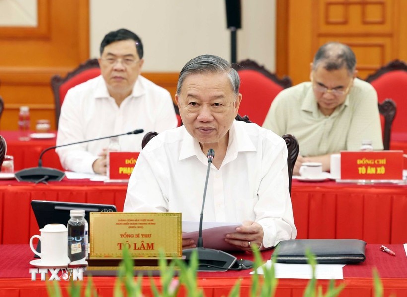  Tổng Bí thư Tô Lâm, Bộ Chính trị đã làm việc với Ban Thường vụ Đảng ủy các cơ quan Đảng Trung ương để cho ý kiến vào dự thảo các văn kiện, phương án nhân sự và công tác chuẩn bị Đại hội đại biểu Đảng bộ các cơ quan Đảng Trung ương lần thứ I, nhiệm kỳ 2025-2030.