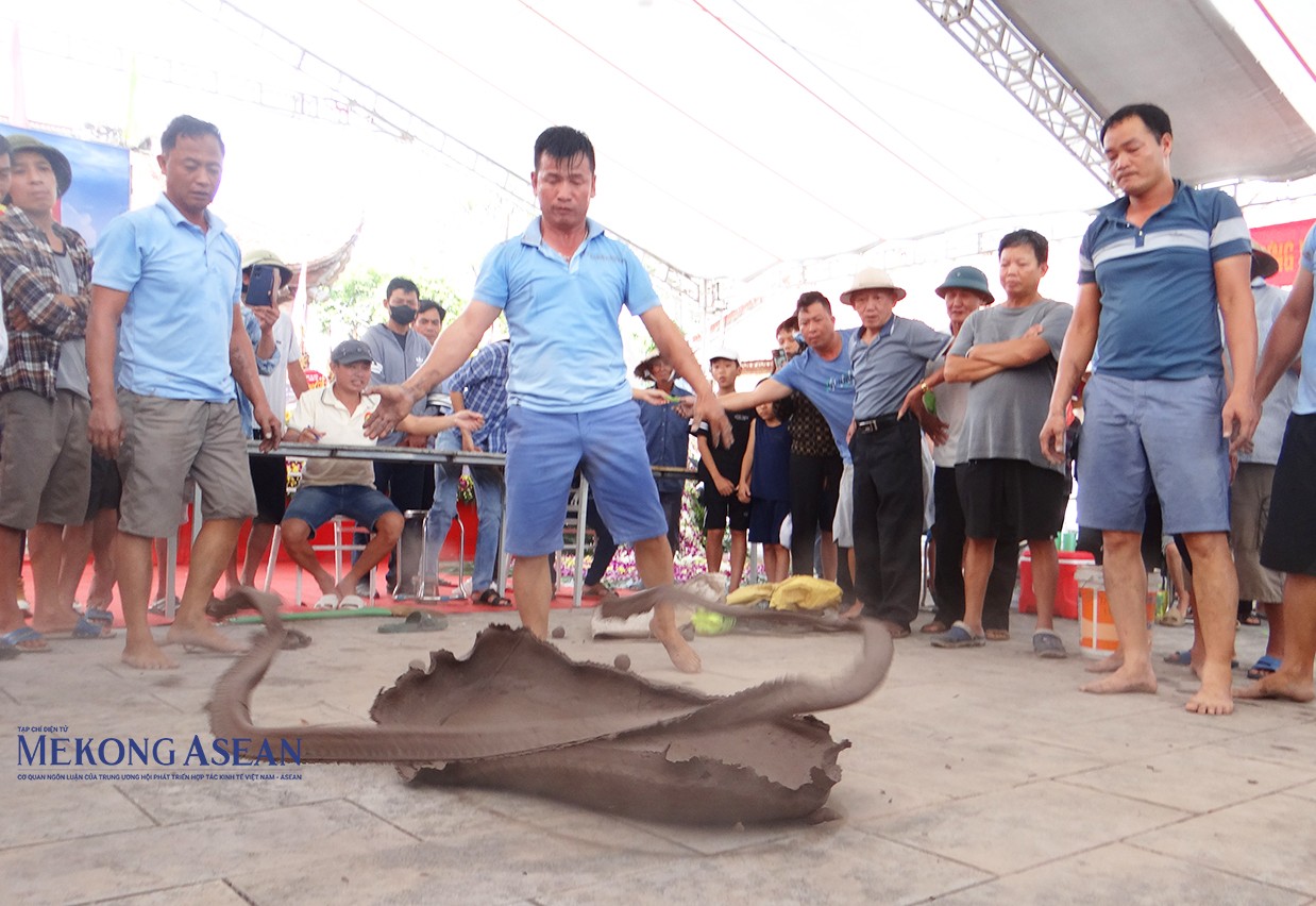 Địa phương tổ chức giải pháo đất trong dịp lễ hội truyền thống, tưởng niệm ngày mất của anh hùng dân tộc Khúc Thừa Dụ.