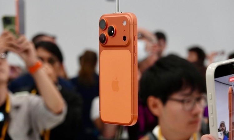 Tin công nghệ tuần qua: Apple cho thuê iPhone, OpenAI giảm giá dịch vụ AI