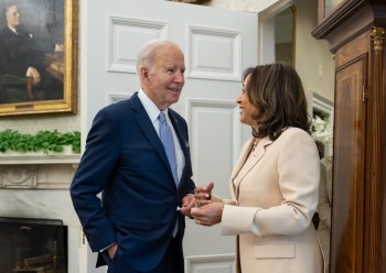 Bà Harris thừa nhận ông Biden không nên tái tranh cử tổng thống Mỹ