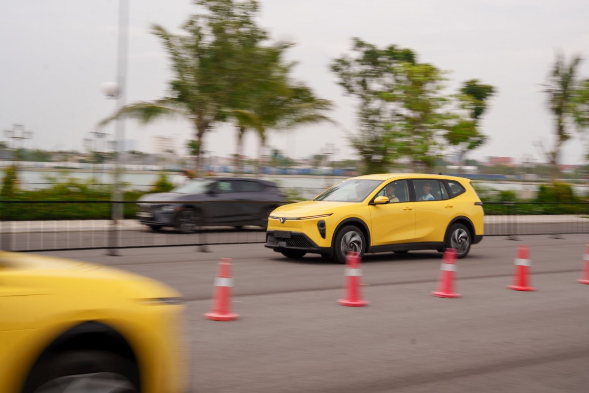 Dùng Limo Green chạy dịch vụ, tài xế đánh giá 'bỏ 1 vốn, nhận 4 lời'