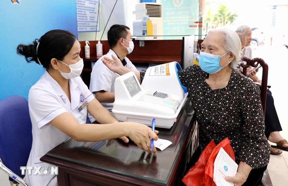 Nghị quyết của Bộ Chính trị về giải pháp đột phá, nâng cao sức khỏe nhân dân