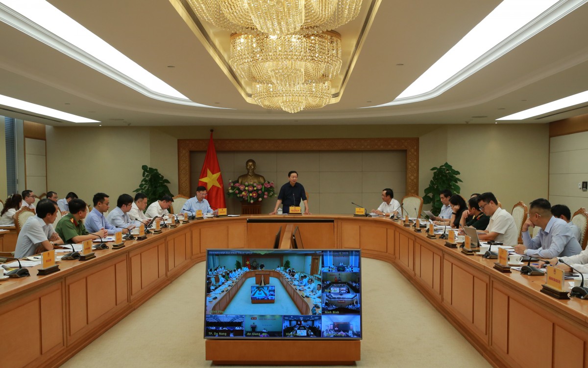 Phó Thủ tướng Trần Hồng Hà chủ trì cuộc họp về báo cáo đề xuất chủ trương đầu tư chương trình mục tiêu quốc gia xây dựng nông thôn mới và giảm nghèo bền vững giai đoạn 2026-2035; Dự thảo Nghị định quy định chuẩn nghèo đa chiều giai đoạn 2026 - 2030. Ảnh: VGP.