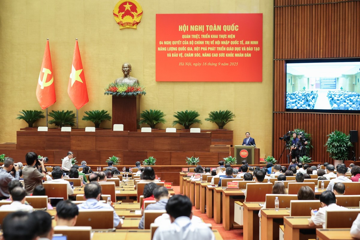 Hội nghị toàn quốc quán triệt 4 Nghị quyết của Bộ Chính trị. Ảnh: VGP.