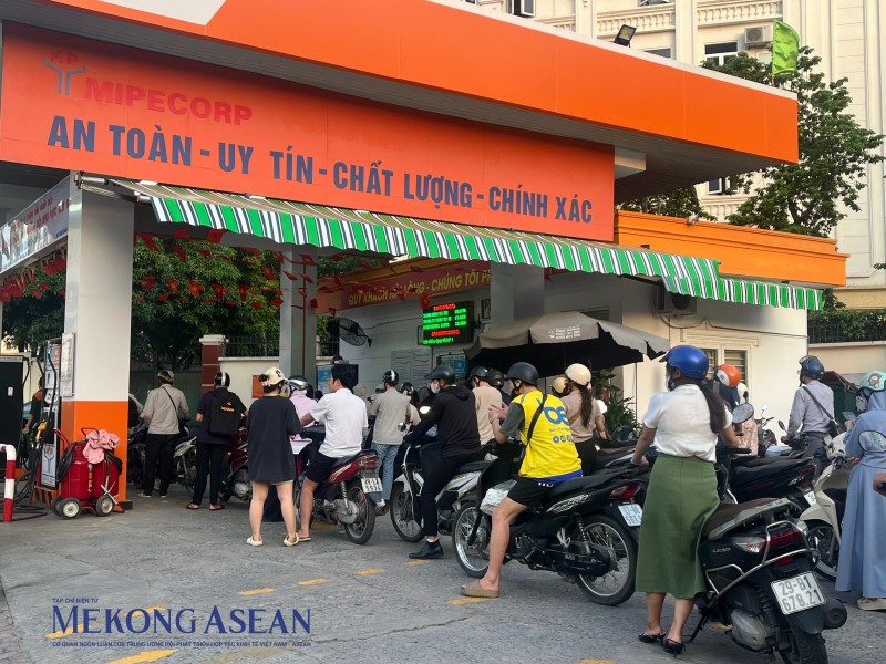 Giá xăng tăng trở lại sau phiên giảm nhẹ