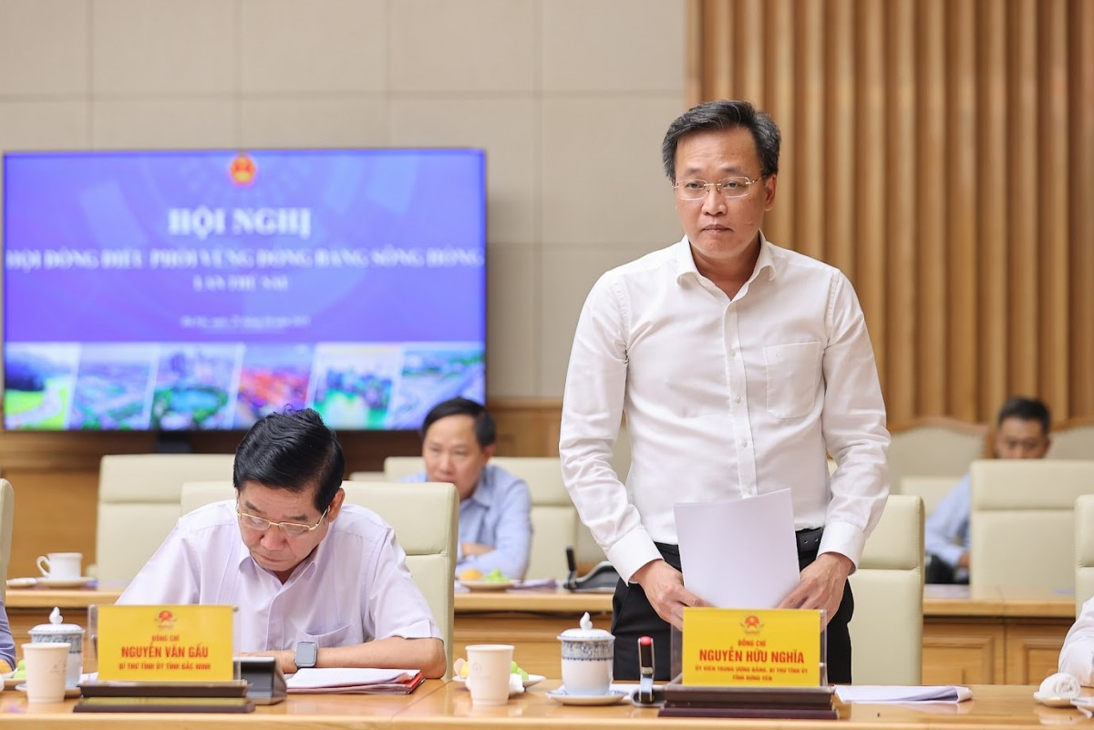 Bí thư Tỉnh ủy Hưng Yên Nguyễn Hữu Nghĩa phát biểu tại hội nghị. Ảnh: VGP.