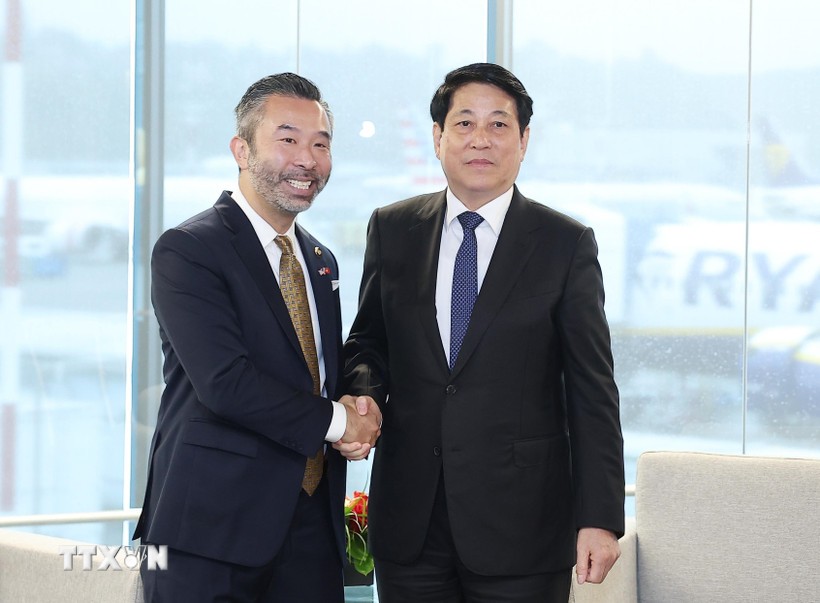 Chủ tịch nước Lương Cường đã tiếp Đoàn nghị sỹ bang Oregon do Hạ nghị sỹ Nguyễn Bá Lộc, Chủ tịch Ủy ban phát triển kinh tế Hạ viện Oregon làm Trưởng đoàn. Ảnh: TTXVN.