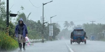 Siêu bão áp sát Philippines, cơ quan chính phủ và trường học đóng cửa